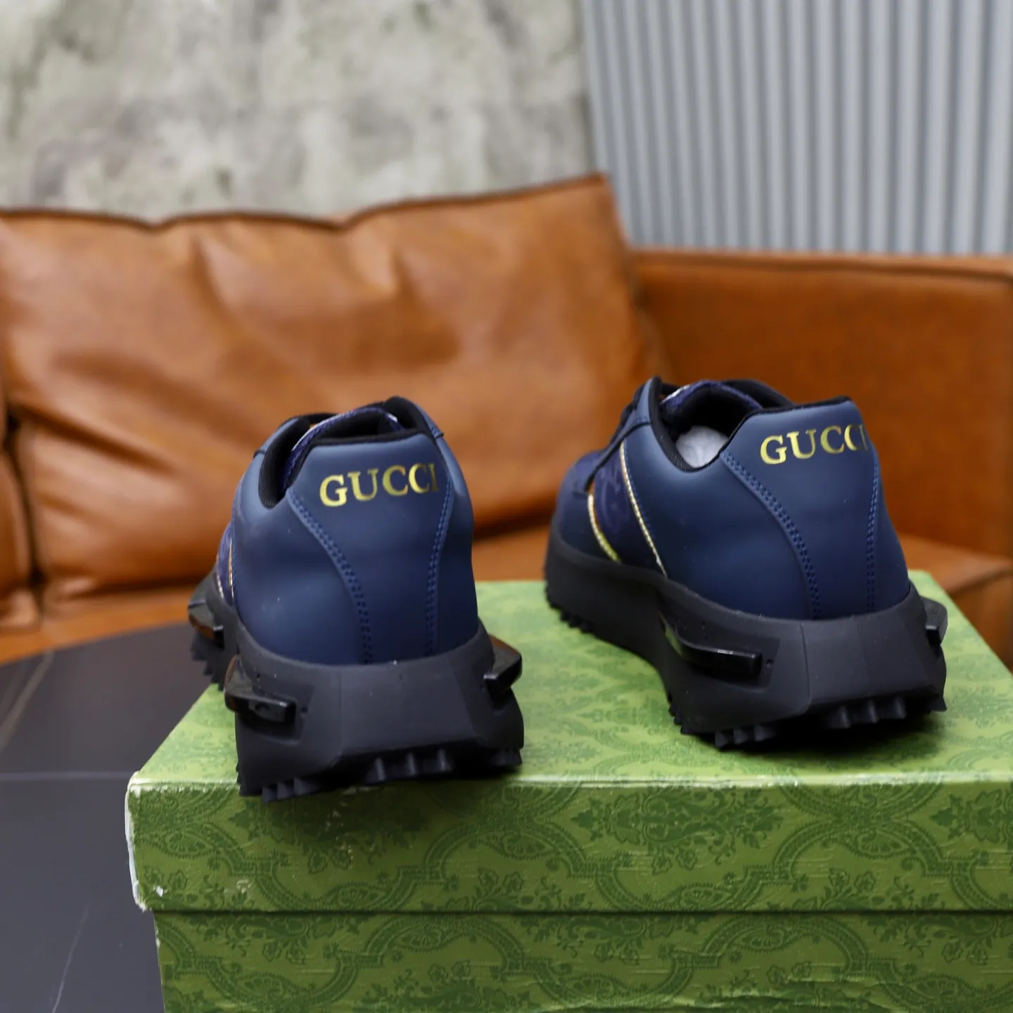 Ex-factory price: 462💰🙅‍♂️🙅‍♂️🙅‍♂️ Brand: GUCCI Standard code: 38-44 (45 customized) Grade: Same as the official website Material: Original material splicing Comfortable and breathable lining Lightweight and wear-resistant sports outsole Style category: Men's fashionable casual shoes Running sneakers Distinguished luxury brand elements Top luxury Color: actual picture color